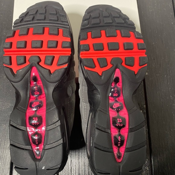 BRAND NEW!! Nike Air Max 95 OG Solar Red (2018) - Picture 4 of 4